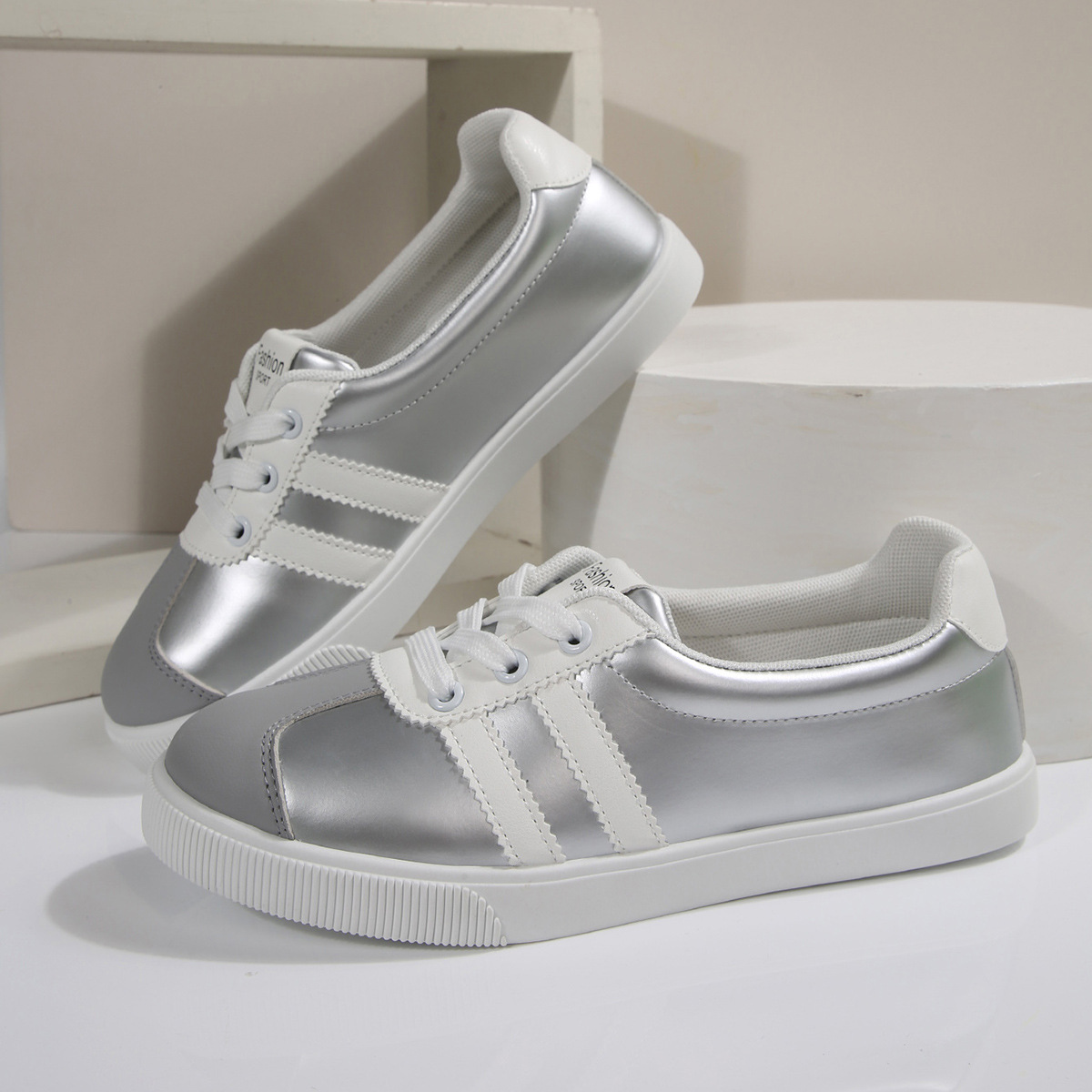 Casual Sneaker Low - أحذية رياضية نسائية على الطراز الكوري