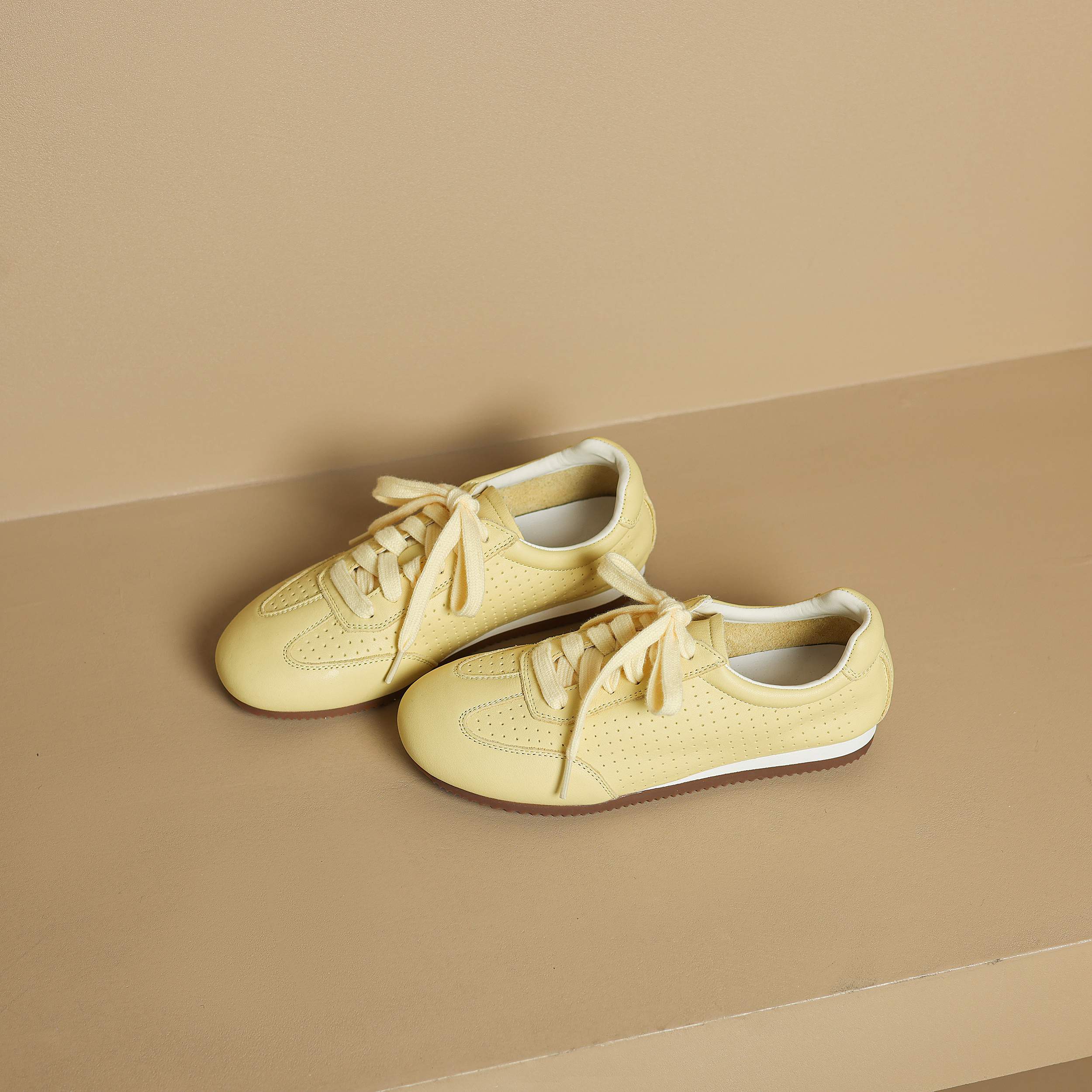 Lanxuryee تنفس جلد البقر جولة  - مراجعة Casual Sneaker Low وسعره