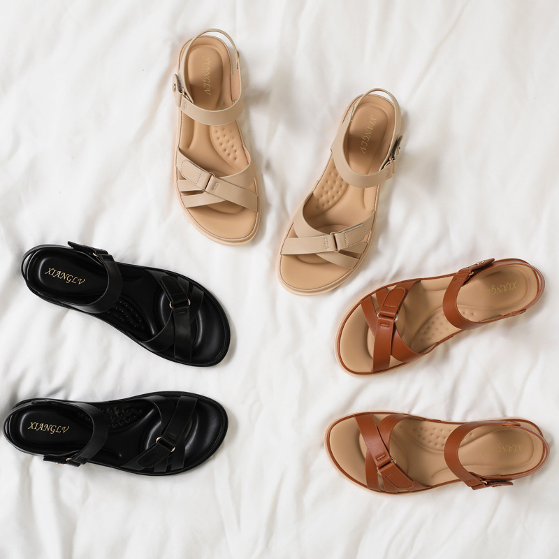 صنادل عصرية مسطحة القاعدة للاس - مراجعة Velcro Strap Sandal وسعره