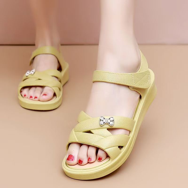 صنادل نسائية بكعب ويدجز للنساء - مراجعة Velcro Strap Sandal وسعره