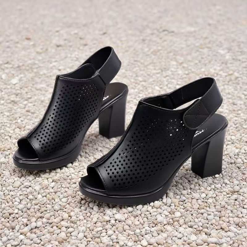 صنادل نسائية بكعب عالٍ ومقدمة  - مراجعة Velcro Strap Sandal وسعره