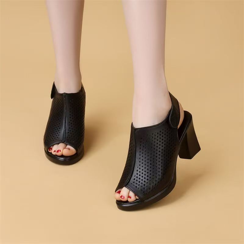 صنادل نسائية بكعب عالٍ ومقدمة  - مراجعة Velcro Strap Sandal وسعره