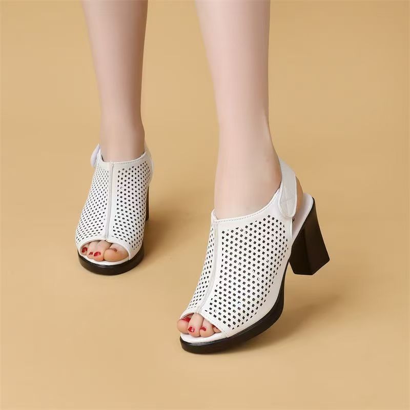 صنادل نسائية بكعب عالٍ ومقدمة  - مراجعة Velcro Strap Sandal وسعره